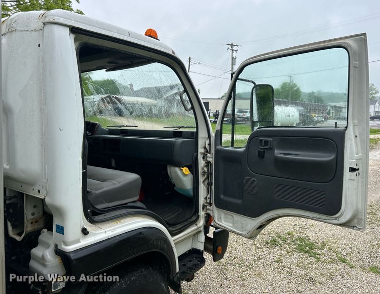 image for item EK8076 2007 UD Nissan UD1400 box truck