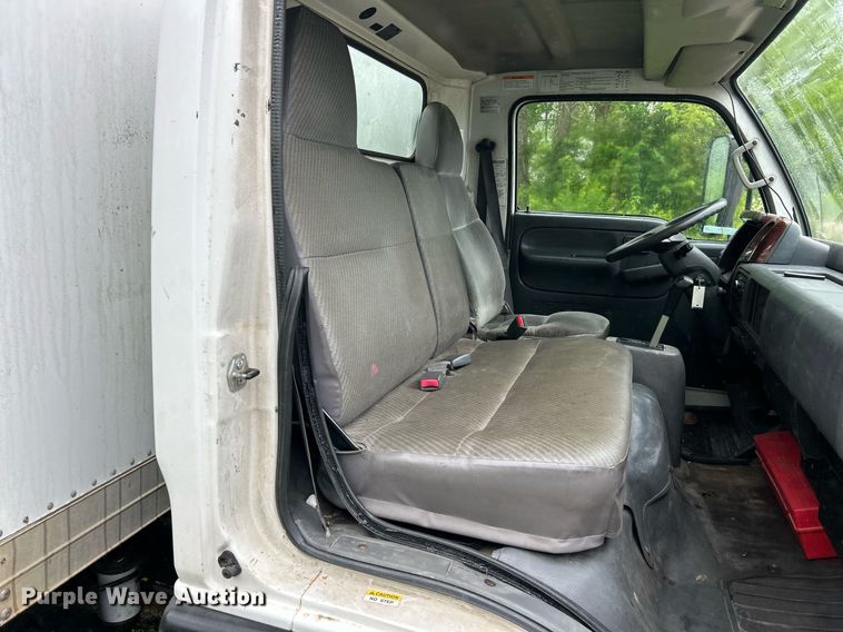 image for item EK8076 2007 UD Nissan UD1400 box truck