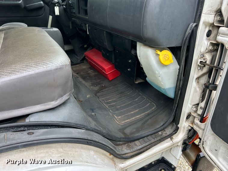 image for item EK8076 2007 UD Nissan UD1400 box truck