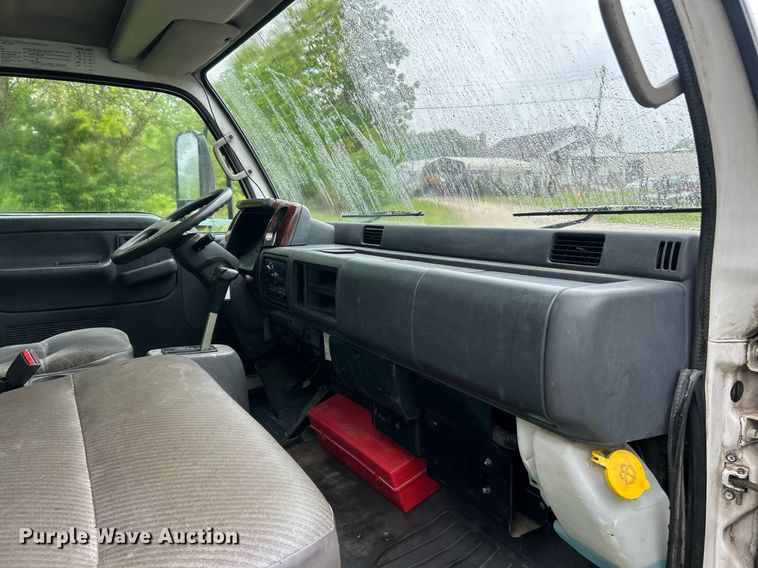 image for item EK8076 2007 UD Nissan UD1400 box truck