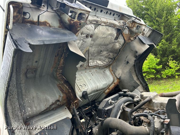 image for item EK8076 2007 UD Nissan UD1400 box truck