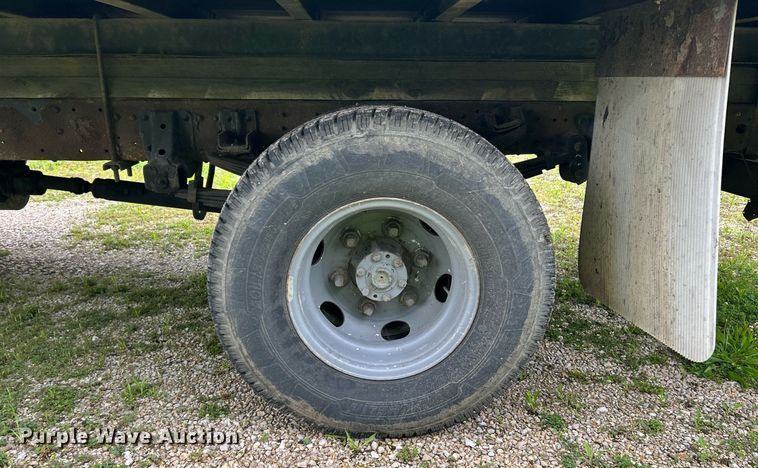 image for item EK8076 2007 UD Nissan UD1400 box truck