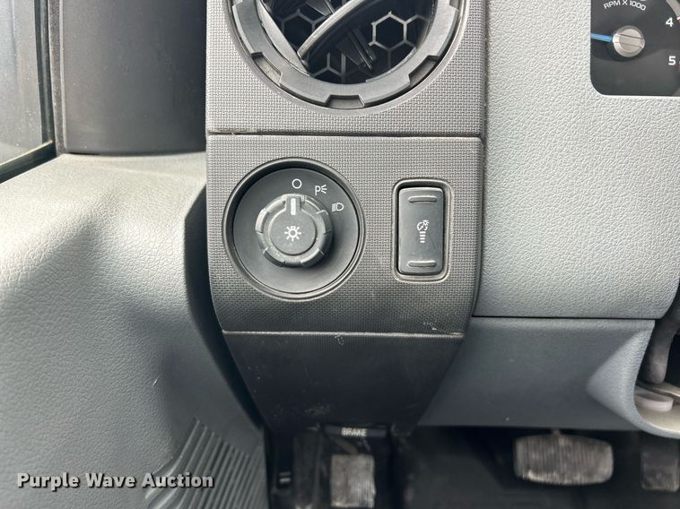 image for item EK8080 2012 Ford F250 Super Duty XL pickup truck