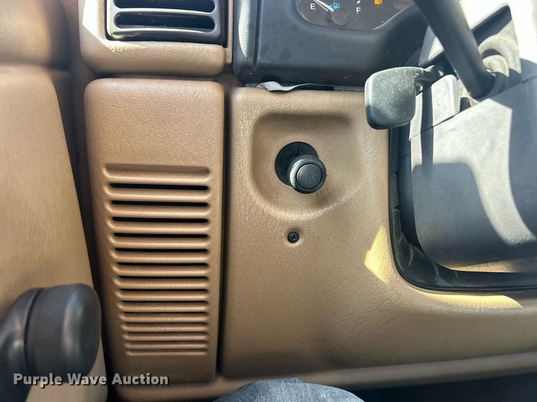 image for item EK8092 1999 Jeep Wrangler Sport SUV