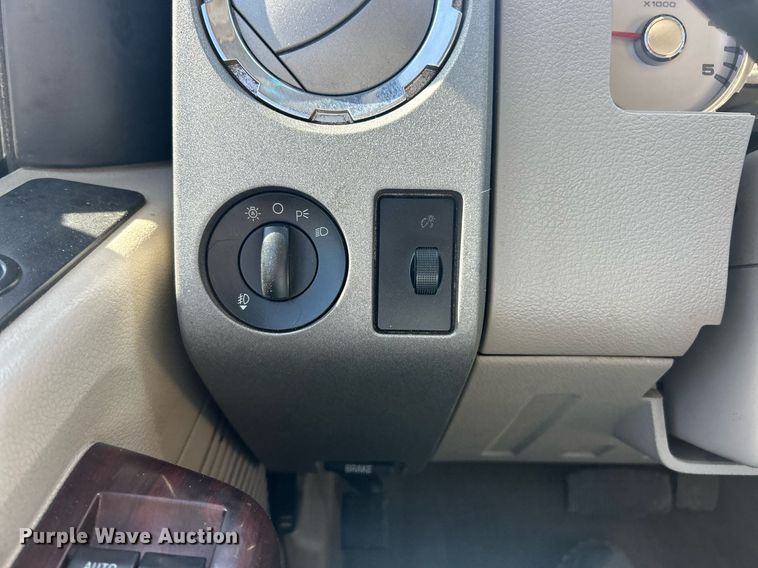 image for item EK8093 2008 Ford F250 Super Duty Lariat Crew Cab pickup truck