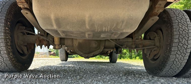 image for item EK8100 2007 Chevrolet Silverado 3500 flatbed pickup truck