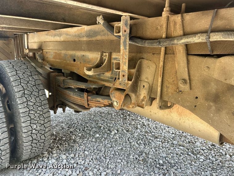 image for item EK8100 2007 Chevrolet Silverado 3500 flatbed pickup truck