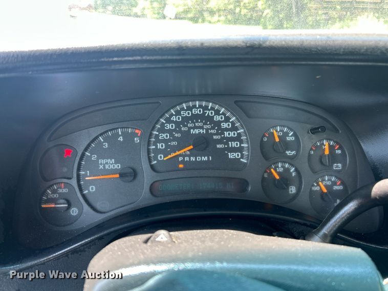 image for item EK8100 2007 Chevrolet Silverado 3500 flatbed pickup truck