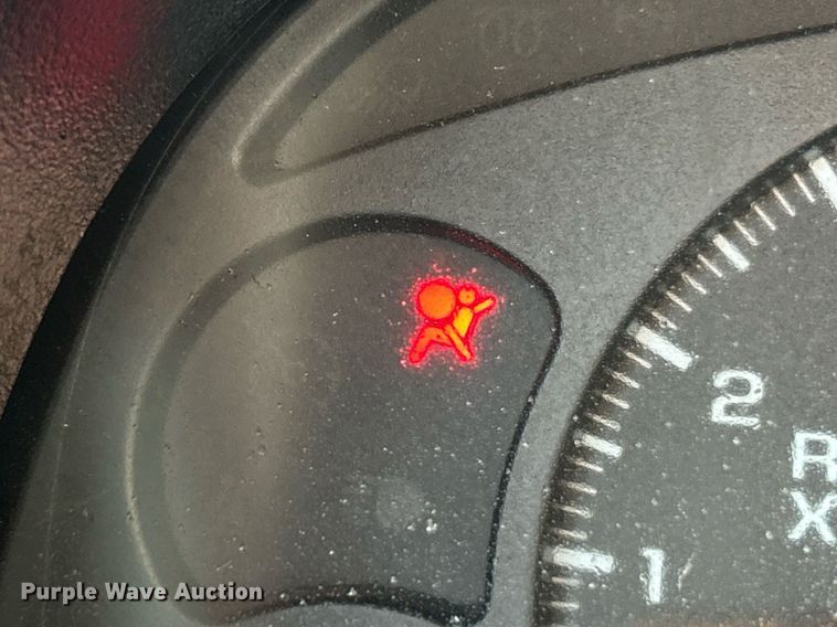 image for item EK8100 2007 Chevrolet Silverado 3500 flatbed pickup truck