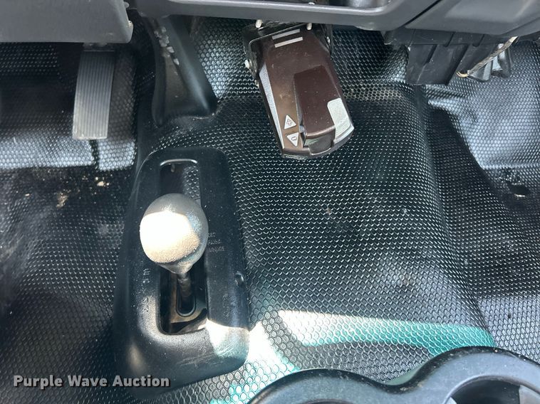 image for item EK8100 2007 Chevrolet Silverado 3500 flatbed pickup truck