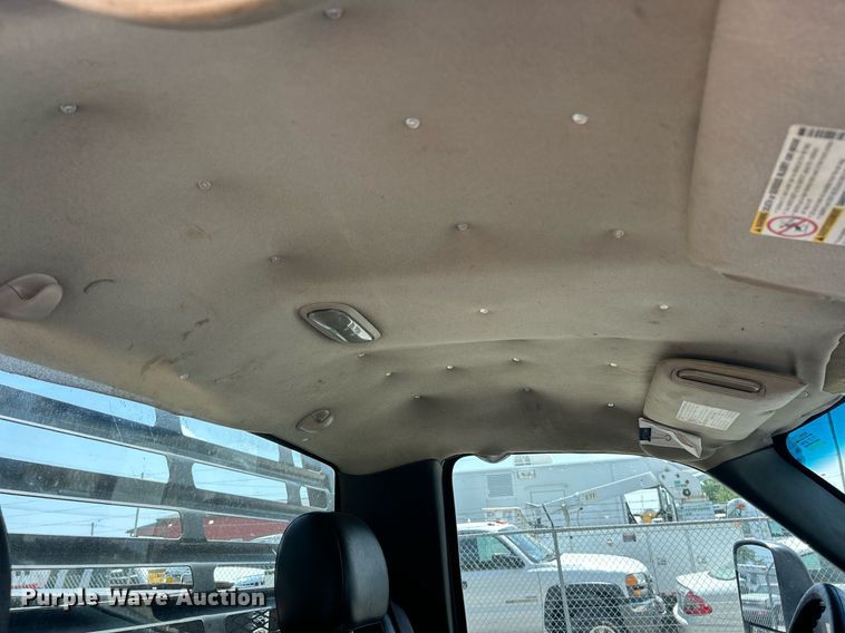 image for item EK8100 2007 Chevrolet Silverado 3500 flatbed pickup truck