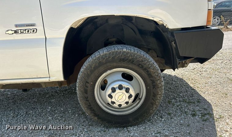 image for item EK8100 2007 Chevrolet Silverado 3500 flatbed pickup truck