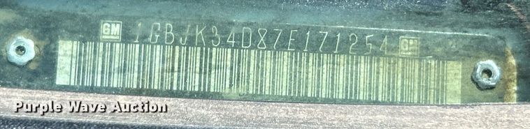 image for item EK8100 2007 Chevrolet Silverado 3500 flatbed pickup truck