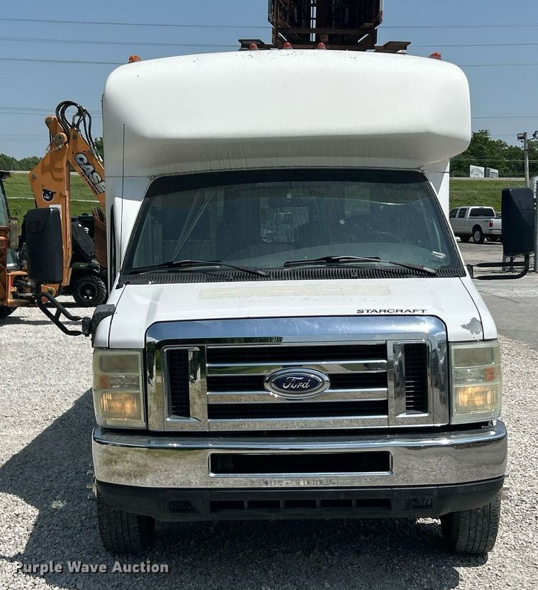 image for item EK8101 2008 Ford E350 Super Duty shuttle bus