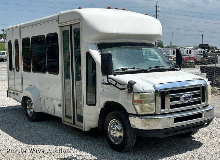 image for item EK8101 2008 Ford E350 Super Duty shuttle bus