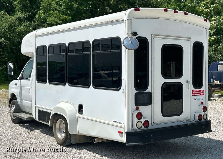 image for item EK8101 2008 Ford E350 Super Duty shuttle bus