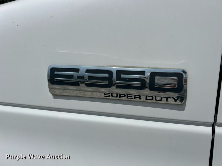 image for item EK8101 2008 Ford E350 Super Duty shuttle bus