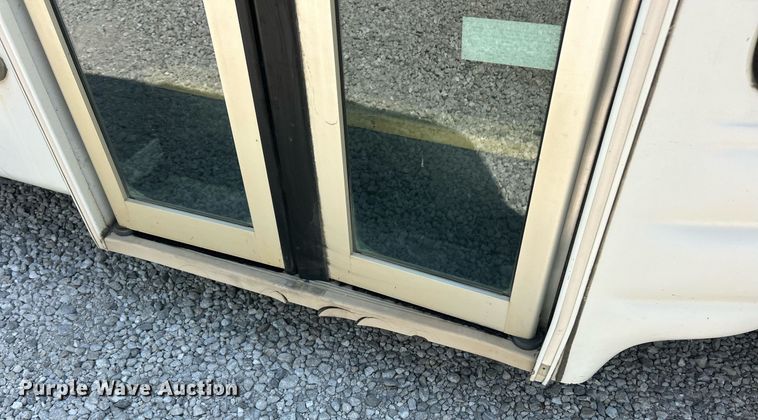 image for item EK8101 2008 Ford E350 Super Duty shuttle bus