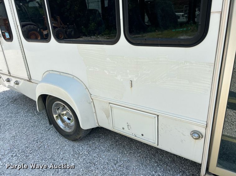 image for item EK8101 2008 Ford E350 Super Duty shuttle bus