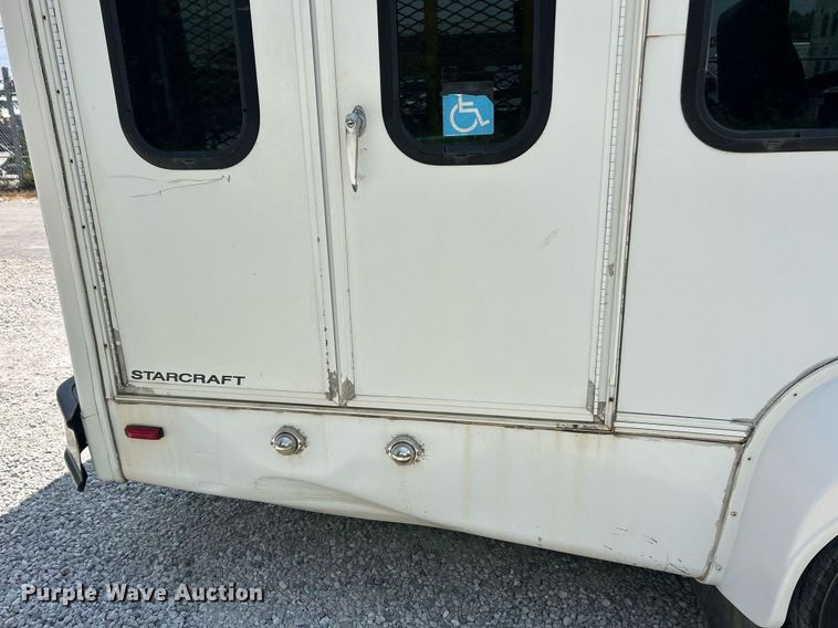 image for item EK8101 2008 Ford E350 Super Duty shuttle bus