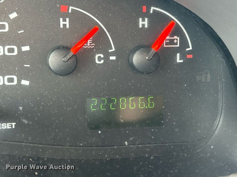 image for item EK8101 2008 Ford E350 Super Duty shuttle bus