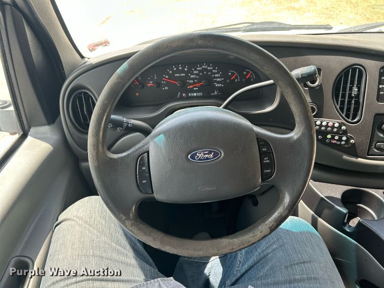 image for item EK8101 2008 Ford E350 Super Duty shuttle bus