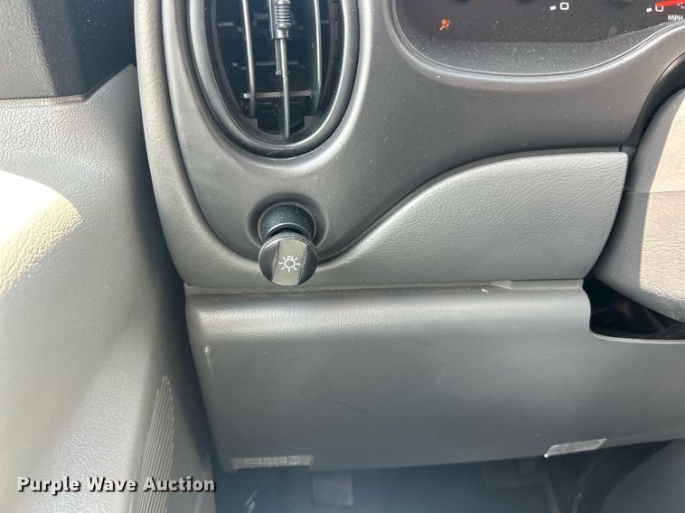 image for item EK8101 2008 Ford E350 Super Duty shuttle bus