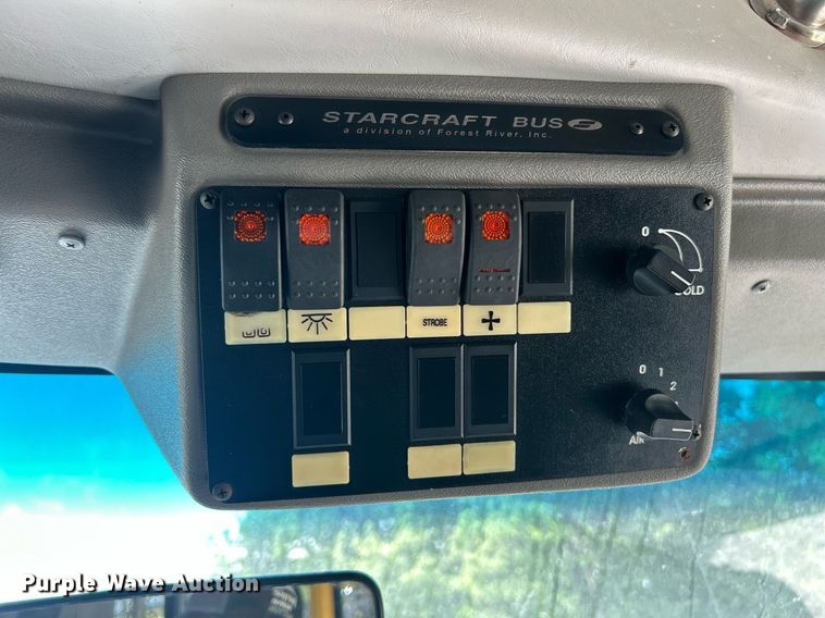 image for item EK8101 2008 Ford E350 Super Duty shuttle bus