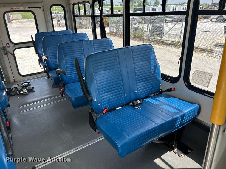 image for item EK8101 2008 Ford E350 Super Duty shuttle bus