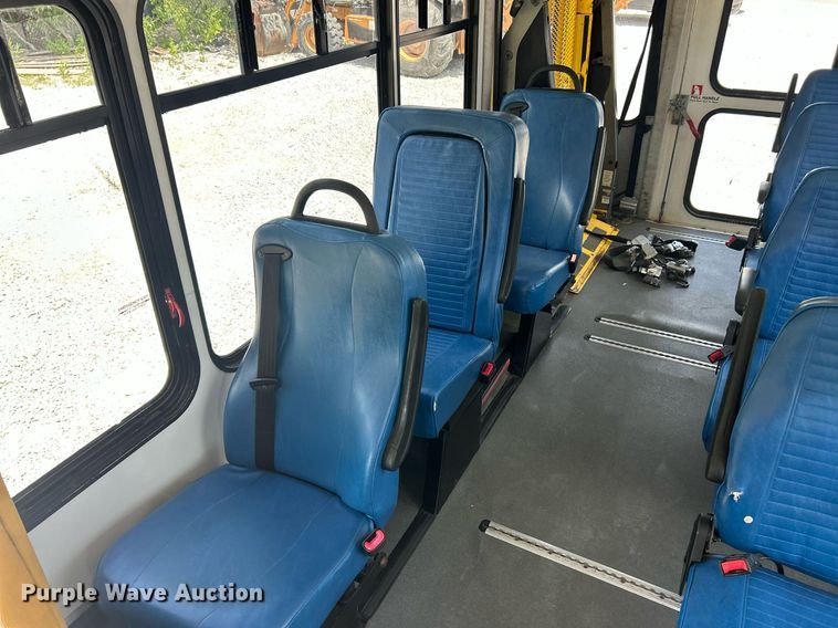 image for item EK8101 2008 Ford E350 Super Duty shuttle bus