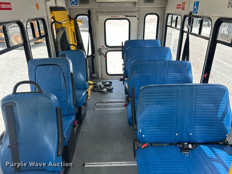 image for item EK8101 2008 Ford E350 Super Duty shuttle bus