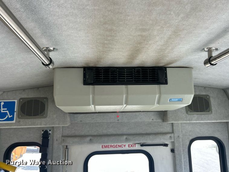 image for item EK8101 2008 Ford E350 Super Duty shuttle bus