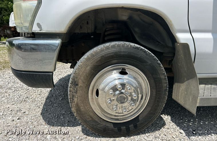 image for item EK8101 2008 Ford E350 Super Duty shuttle bus