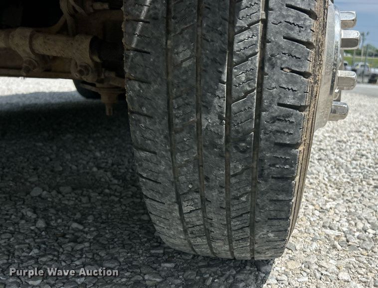 image for item EK8101 2008 Ford E350 Super Duty shuttle bus