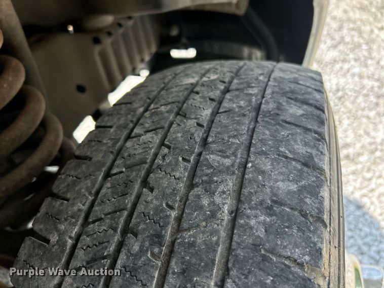 image for item EK8101 2008 Ford E350 Super Duty shuttle bus