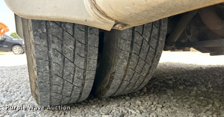 image for item EK8101 2008 Ford E350 Super Duty shuttle bus