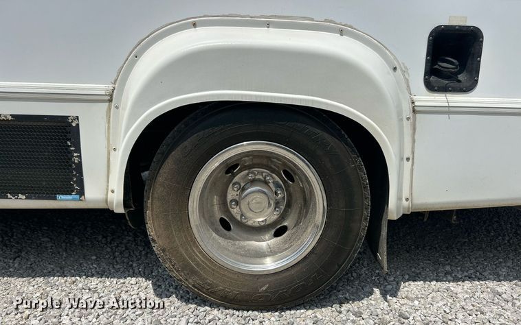 image for item EK8101 2008 Ford E350 Super Duty shuttle bus