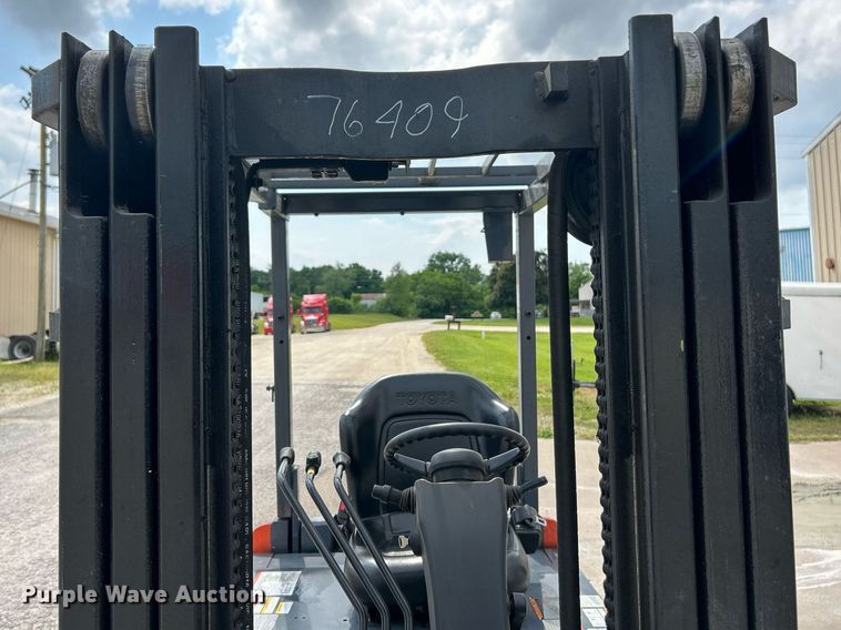 image for item EK8119 Toyota 8FBCU25 forklift