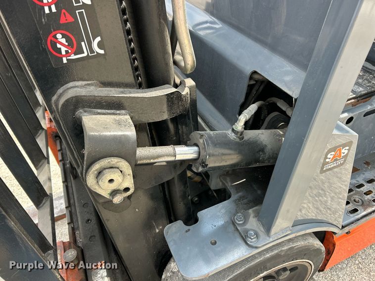 image for item EK8119 Toyota 8FBCU25 forklift