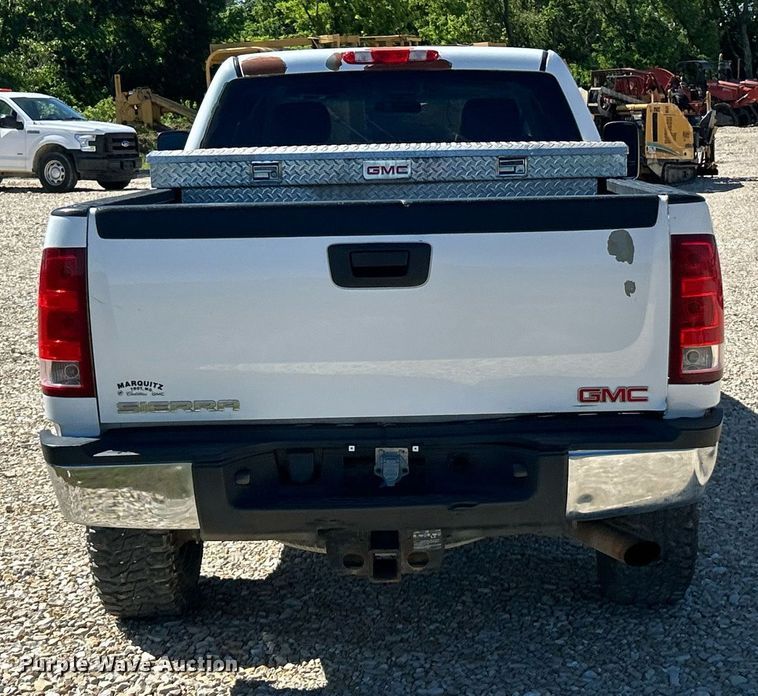 image for item EK8129 2013 GMC Sierra 2500HD Crew Cab pickup truck