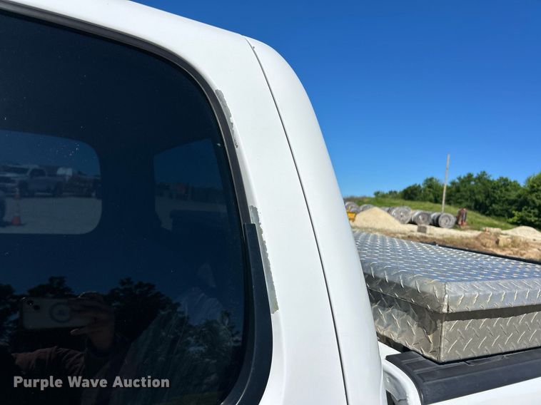 image for item EK8129 2013 GMC Sierra 2500HD Crew Cab pickup truck