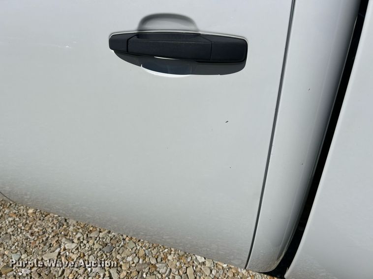 image for item EK8129 2013 GMC Sierra 2500HD Crew Cab pickup truck