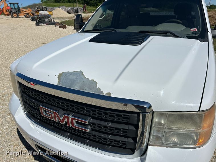 image for item EK8129 2013 GMC Sierra 2500HD Crew Cab pickup truck