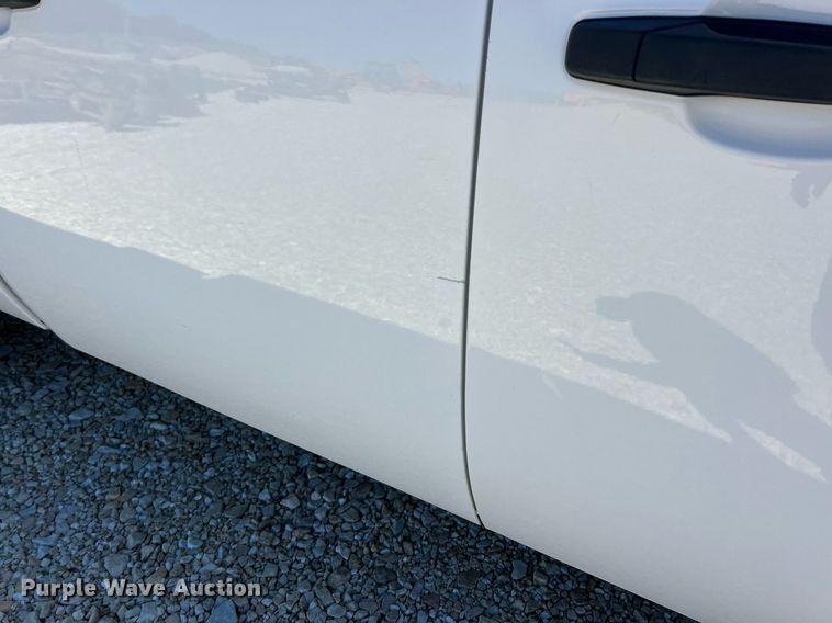 image for item EK8129 2013 GMC Sierra 2500HD Crew Cab pickup truck