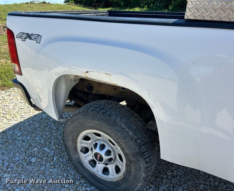 image for item EK8129 2013 GMC Sierra 2500HD Crew Cab pickup truck