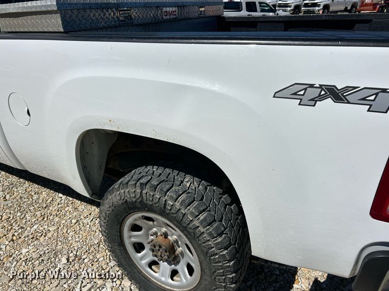 image for item EK8129 2013 GMC Sierra 2500HD Crew Cab pickup truck