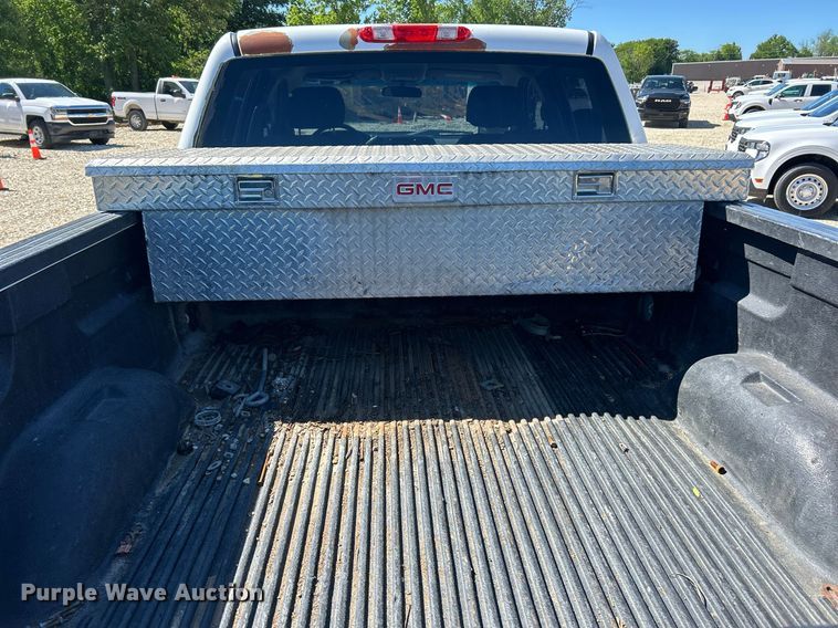 image for item EK8129 2013 GMC Sierra 2500HD Crew Cab pickup truck