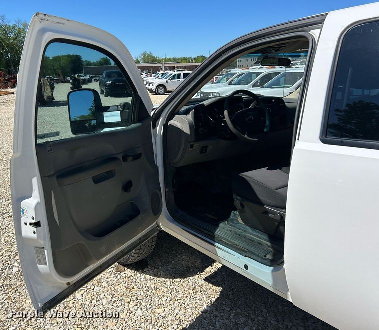 image for item EK8129 2013 GMC Sierra 2500HD Crew Cab pickup truck