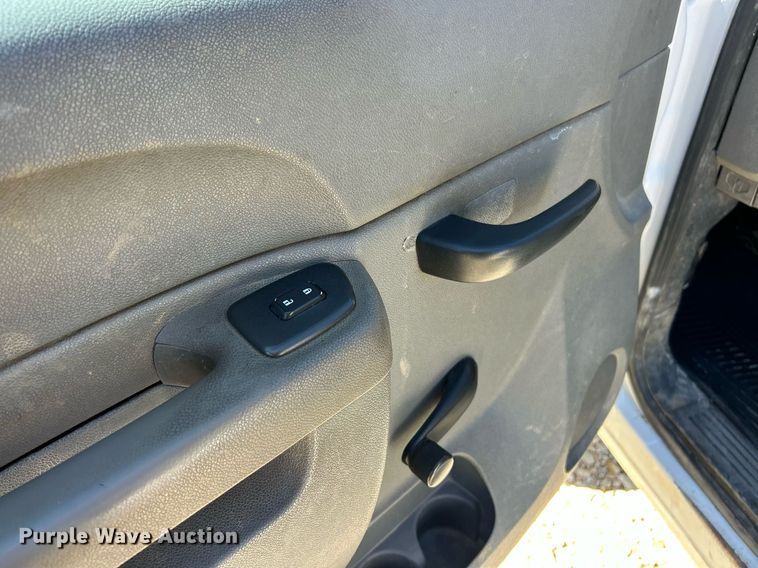 image for item EK8129 2013 GMC Sierra 2500HD Crew Cab pickup truck