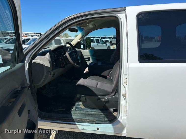 image for item EK8129 2013 GMC Sierra 2500HD Crew Cab pickup truck